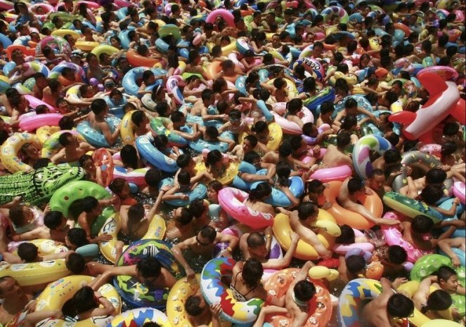 chinese-crowded-pool